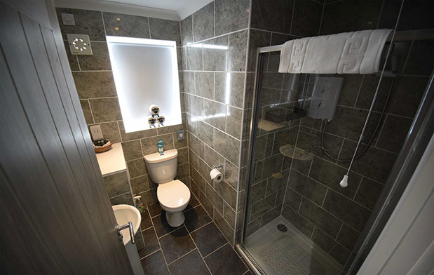 Our self catering accommodation in Portree has a large modern bathroom